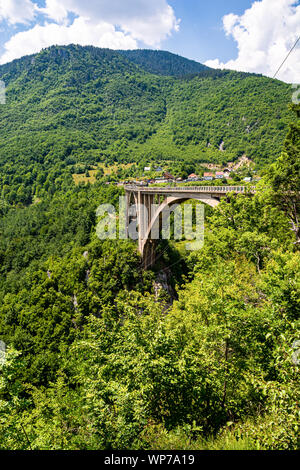 Durdjevic bridge au-dessus du Parc National de la rivière Tara dans le Durmitor, Monténégro, Europe Banque D'Images