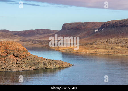 La Côte d'Ulukhaktok situé sur le côté ouest de l'île Victoria sur le golfe d'Amundsen, dans les Territoires du Nord-Ouest, Canada. Banque D'Images