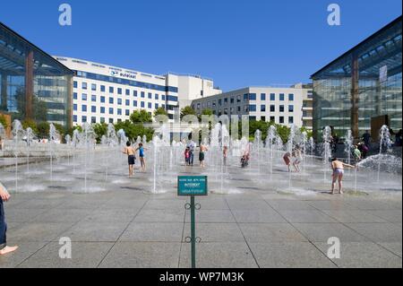 Der Parc André Citroën ist eine Parkanlage à Paris. Auf einer Fläche von 14 ha wurde der Park 1992 im Herzen des 15. Arrondissements auf dem Gelände Banque D'Images