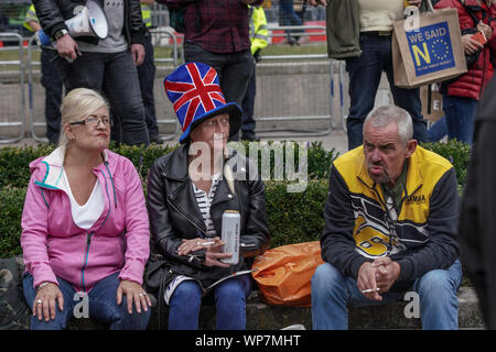 Londres, Royaume-Uni. 7 Septembre, 2019. Pro-Brexit manifestants nationalistes se réunissent à la place du Parlement, une partie organisée par la Football Alliance Démocratique Lads (CDCPPS), pour protester contre "le coup d'état de Boris Johnson contre le processus démocratique". Metropolitan police allait confirmer qu'il n'avait été déclaré escarmouches et 16 arrestations ont été faites en liaison avec les manifestations, principalement pour des troubles violents. Crédit : Guy Josse/Alamy Live News Banque D'Images