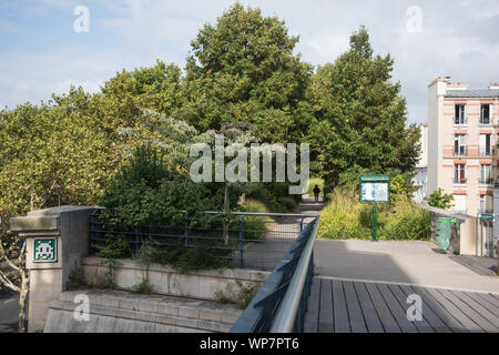 Die coulée verte René-Dumont qu'un 4,5 kilomètre langer, Parkwanderweg Entlang der zunächst der Avenue Daumesnil im 12. Arrondissement von Paris füh Banque D'Images