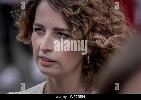 Londres, Royaume-Uni. 7 Septembre, 2019. Luisa Porritt eurodéputé libéral anglais rejoint les partisans anti-Brexit pour 'Stop' Brexit rassemblement à la place du Parlement. Crédit : Guy Josse/Alamy Live News Banque D'Images