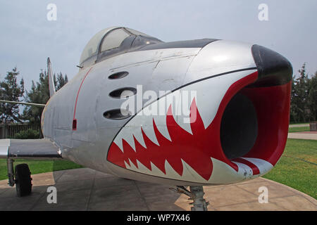 Vue avant de la North American F-86 Sabre chasseur à réaction de l'Armée de l'air péruvienne - FAP Banque D'Images