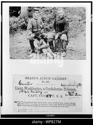 Le Lieut. Washington, un prisonnier des confédérés, et le capitaine Custer, États-Unis Banque D'Images