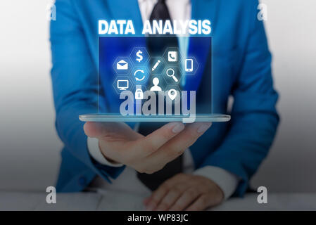 Signe texte montrant l'analyse des données. Photo d'entreprise présentant à traduire les chiffres de prévision Conclusion analytique Banque D'Images