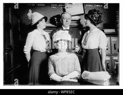 Lillian Graham (L), Clark en Jordanie (C), Ethel Conrad (R), et Mme Singleton (front assis) Banque D'Images