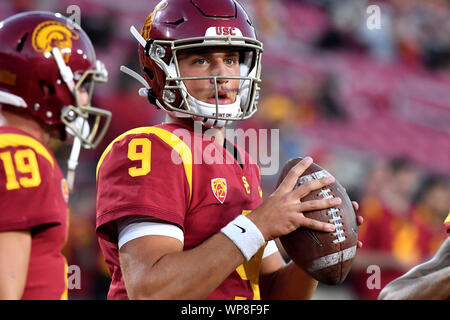 Los Angeles, CA. Sep 7, 2019. USC Trojans quarterback Kedon Slovis # 9 chauffe avant de la NCAA Football match entre l'USC Trojans et le Stanford Cardinal au Coliseum de Los Angeles, Californie.Mandatory Crédit photo : Louis Lopez/CSM/Alamy Live News Banque D'Images