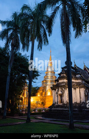 La pagode d'or de Wat Phra Singh temple. Chiang Mai, Thaïlande. Banque D'Images