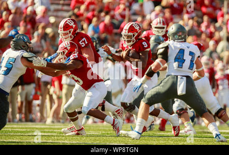 Bloomington, États-Unis. 07Th Nov, 2019. Indiana University's Michael Penix Jr. (9) en action contre l'Est de l'Illinois lors d'un match de football de la NCAA au Memorial Stadium à Bloomington.(note finale ; l'Université de l'Indiana 52:0 est de l'Illinois) Credit : SOPA/Alamy Images Limited Live News Banque D'Images