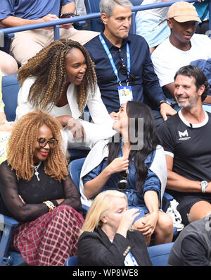 Queens, NY, USA. Sep 7, 2019. Anna Wintour, Vénus Willians et Meghan, duchesse de Sussex vu regarder Serena Williams Vs Bianca Andreescu durant la finale des femmes à l'US Open 2019 sur Arthur Ashe Stadium de l'USTA Billie Jean King National Tennis Center le 7 septembre 2019 dans le Queens, New York. Crédit : John Palmer/media/Alamy Punch Live News Banque D'Images