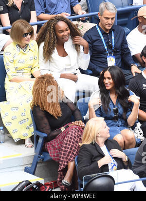 Queens, NY, USA. Sep 7, 2019. Anna Wintour, Vénus Willians et Meghan, duchesse de Sussex vu regarder Serena Williams Vs Bianca Andreescu durant la finale des femmes à l'US Open 2019 sur Arthur Ashe Stadium de l'USTA Billie Jean King National Tennis Center le 7 septembre 2019 dans le Queens, New York. Crédit : John Palmer/media/Alamy Punch Live News Banque D'Images