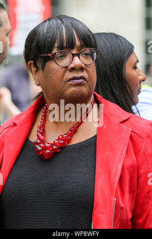 Londres, Royaume-Uni. 07Th Nov, 2019. Diane Abbott, Shadow Home Secretary assiste à la manifestation.Les militants font preuve pour s'opposer au premier ministre britannique Boris Johnson's envisage de suspendre le Parlement du Royaume-Uni jusqu'au 14 octobre. Credit : SOPA/Alamy Images Limited Live News Banque D'Images