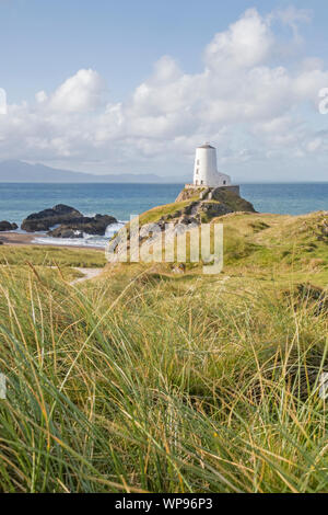 Tŵr Mawr phare sur l'île Llanddwyn, 'Welsh;Ynys Llanddwyn', partie de Newborough Warren National Nature Reserve, Anglesey, au nord du Pays de Galles, Royaume-Uni Banque D'Images