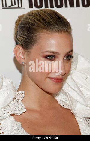 Toronto, ON. Sep 7, 2019. Lili Reinhart aux arrivées pour TAPINS en première mondiale au Festival International du Film de Toronto 2019, Roy Thomson Hall, Toronto, le 7 septembre 2019. Credit : JA/Everett Collection/Alamy Live News Banque D'Images