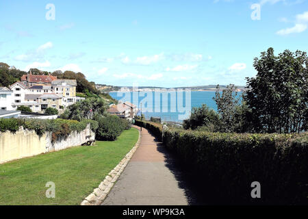 Ventnor, île de Wight, au Royaume-Uni. 18 août, 2019. Une vue de la baie de Sandown et Shanklin du Eastcliff Esplanade à Ventnor sur l'île de Wight. Banque D'Images