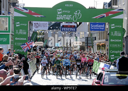 Kelso, Ecosse, Royaume-Uni. 8e Sept 2019. L'OVO Tour of Britain - Étape 2 La course leader dans le Maillot Vert, Dylan Groenewegen (Ned) Jumbo-Visma sur départ d'étape en Kelso, dimanche 08 septembre 2019 . La deuxième étape va commencer et terminer dans le centre de Kelso, avec les meilleurs riders s'attaquer à un anti-horaire par boucle, Coldstream et Chirnside avant Duns, via l'avis de Scott, montée à Melrose et à l'Eildon Hills. Kelso a accueilli la finale de la première étape en 2017. Crédit : Rob Gray/Alamy Live News Banque D'Images