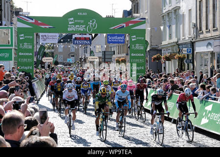 Kelso, Ecosse, Royaume-Uni. 8e Sept 2019. L'OVO Tour of Britain - Étape 2 La course leader dans le Maillot Vert, Dylan Groenewegen (Ned) Jumbo-Visma sur départ d'étape en Kelso, dimanche 08 septembre 2019 . La deuxième étape va commencer et terminer dans le centre de Kelso, avec les meilleurs riders s'attaquer à un anti-horaire par boucle, Coldstream et Chirnside avant Duns, via l'avis de Scott, montée à Melrose et à l'Eildon Hills. Kelso a accueilli la finale de la première étape en 2017. Crédit : Rob Gray/Alamy Live News Banque D'Images