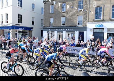 Kelso, Ecosse, Royaume-Uni. 8e Sept 2019. L'OVO Tour of Britain - Étape 2 l'ouverture de deux étapes du Tour of Britain Énergie OVO ce mois de septembre aura lieu en Écosse pour la première fois dans l'histoire moderne, avec la deuxième étape va commencer et terminer dans le centre de Kelso, avec les meilleurs riders s'attaquer à un anti-horaire par boucle, Coldstream et Chirnside avant Duns, via l'avis de Scott, montée à Melrose et à l'Eildon Hills. Crédit : Rob Gray/Alamy Live News Banque D'Images