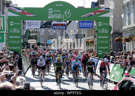 Kelso, Ecosse, Royaume-Uni. 8e Sept 2019. L'OVO Tour of Britain - Étape 2 La course leader dans le Maillot Vert, Dylan Groenewegen (Ned) Jumbo-Visma sur départ d'étape en Kelso, dimanche 08 septembre 2019 . La deuxième étape va commencer et terminer dans le centre de Kelso, avec les meilleurs riders s'attaquer à un anti-horaire par boucle, Coldstream et Chirnside avant Duns, via l'avis de Scott, montée à Melrose et à l'Eildon Hills. Kelso a accueilli la finale de la première étape en 2017. Crédit : Rob Gray/Alamy Live News Banque D'Images