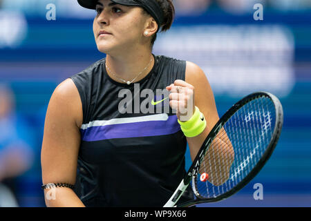 Bianca Andreescu (Canada) en action lors de la finale femmes à US Open Championships contre Serena Williams (USA) à Billie Jean King National Tennis Center (photo de Lev Radin/Pacific Press) Banque D'Images