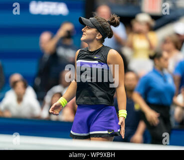 New York, États-Unis. 07Th Nov, 2019. Bianca Andreescu (Canada) célèbre la victoire finale à l'US Women's Open Championships contre Serena Williams (USA) à Billie Jean King National Tennis Center (photo de Lev Radin/Pacific Press) Credit : Pacific Press Agency/Alamy Live News Banque D'Images