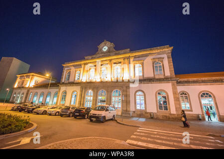 La gare ferroviaire de 2010 dans le centre-ville de Porto en Porugal en Europe. Portugal, Porto, avril, 2019 Banque D'Images