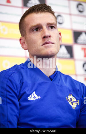 Belfast, Royaume-Uni. 05Th Sep 2019. Soccer : l'équipe nationale, conférence de presse d'Irlande avant le championnat d'Irlande du Nord - Allemagne qualificatif à Windsor Park Stadium. Steven Davis parle lors de la conférence de presse de clôture. Crédit : Christian Charisius/dpa/Alamy Live News Banque D'Images