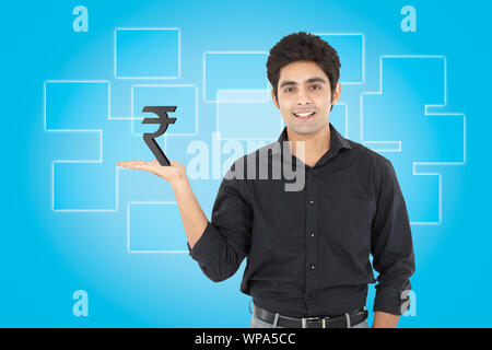Homme d'affaires avec symbole roupie Banque D'Images