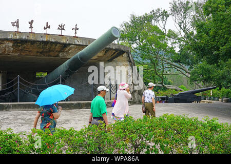 XIAMEN, CHINE -14 JUIN 2019- Vue de la forteresse de Hulishan, un monument classé monument historique avec des canons à Xiamen (Amoy), surplombant le détroit de Taiwan je Banque D'Images