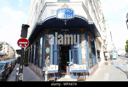 La belle librairie ancienne Le Pont oblique, ce qui se traduit par de l'autre côté du pont ou pont franchi . Il situé à la périphérie de Luxembourg Banque D'Images