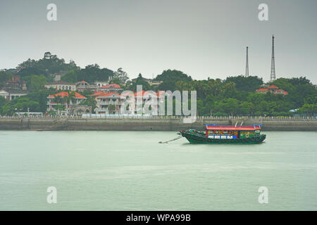 XIAMEN, CHINE -12 JUIN 2019- Vue d'un terminal de ferries à 141, un patrimoine mondial de l'île piétonne en face de Xiamen (Amoy) dans la Taiwan Banque D'Images