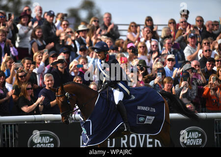 Pippa Funnel réagit après sa victoire à la Land Rover Burghley Horse Trials à Stamford, Lincolnshire. Banque D'Images