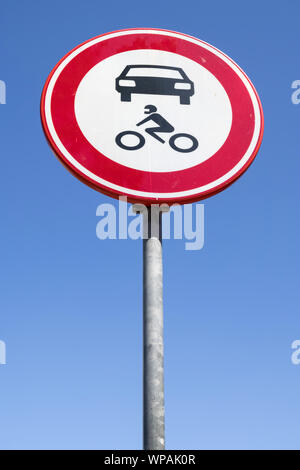 Panneau routier néerlandais : pas d'accès pour les véhicules à moteur Banque D'Images
