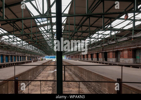 Hambourg, Allemagne - 28 juin 2015 : l'intérieur de la Halle 2 Oberhafenquartier, un ancien entrepôt et de la gare. Maintenant pour les jeunes accueil avenir creati Banque D'Images