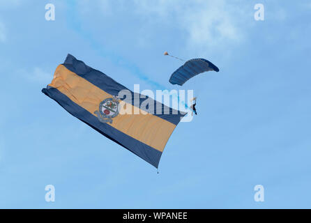 L'équipe de démonstration de parachutisme de l'armée des Tigres à l'exécution de Southport Air Show 2019 Banque D'Images