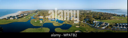 Vue panoramique aérienne de golf et maisons sur Fripp Island, Caroline du Sud Banque D'Images