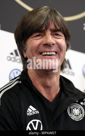 Belfast, Royaume-Uni. 05Th Sep 2019. Soccer : l'équipe nationale, conférence de presse l'Allemagne avant le championnat d'Irlande du Nord - Allemagne qualificatif à Windsor Park Stadium. L'entraîneur national Joachim Löw sourit. Crédit : Christian Charisius/dpa/Alamy Live News Banque D'Images