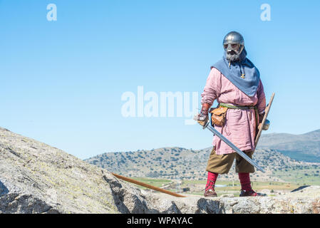 VIKING SUR LES ROCHERS avec des armures Banque D'Images