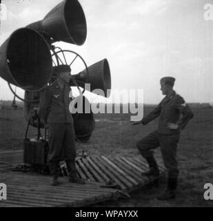 Wehrmacht Luftwaffe FLAK-Horchgerät - German Air Force Localisateur Acoustique / Contrôle acoustique Banque D'Images