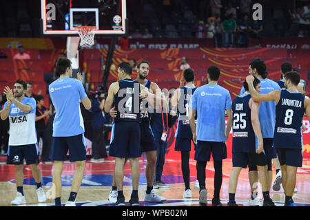 Foshan, la province chinoise du Guangdong. Sep 8, 2019. Les joueurs de l'Argentine célébrer au cours de la correspondance du groupe I entre la Pologne et l'Argentine à la Coupe du Monde de la FIBA 2019 À Foshan, Province du Guangdong en Chine du sud, le 8 septembre 2019. Credit : Huang Zongzhi/Xinhua/Alamy Live News Banque D'Images