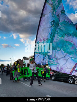 , Harringay Londres, Royaume-Uni. Sep 8, 2019. L'étape de la rébellion d'extinction une marche de protestation des chemins verts dans le nord de Londres. La marche a débuté à Turnpike Lane et finis à Manor House (c) Crédit : Paul Swinney/Alamy Live News Banque D'Images