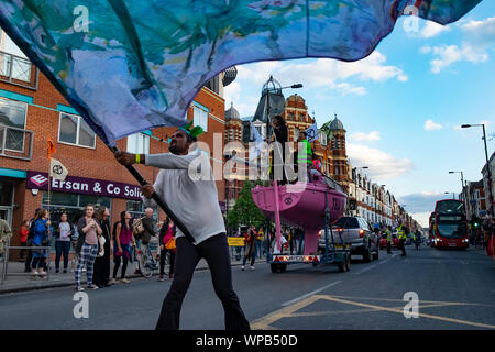 , Harringay Londres, Royaume-Uni. Sep 8, 2019. L'étape de la rébellion d'extinction une marche de protestation des chemins verts dans le nord de Londres. La marche a débuté à Turnpike Lane et finis à Manor House (c) Crédit : Paul Swinney/Alamy Live News Banque D'Images