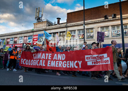 , Harringay Londres, Royaume-Uni. Sep 8, 2019. L'étape de la rébellion d'extinction une marche de protestation des chemins verts dans le nord de Londres. La marche a débuté à Turnpike Lane et finis à Manor House (c) Crédit : Paul Swinney/Alamy Live News Banque D'Images