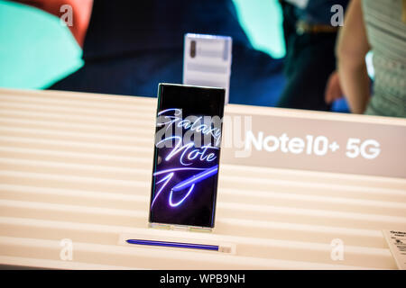 Berlin, Allemagne - Septembre 5th, 2019 : Samsung Note 10 + 5G Téléphone à l'IFA 2019 Banque D'Images