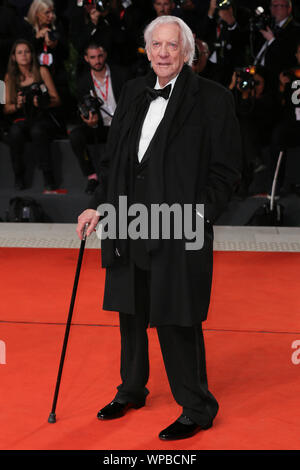 Venise, Italie - 07 SEPTEMBRE : Donald Sutherland, marche le tapis rouge de l'avant de la "l'Hérésie" orange brûlé pendant le 76e Festival du Film de Venise à sa Banque D'Images