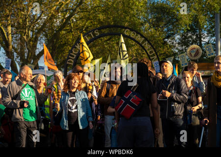 , Harringay Londres, Royaume-Uni. Sep 8, 2019. Rébellion Extinction ligne manifestants jusqu'à entamer une marche de protestation des chemins verts dans le nord de Londres. La marche a débuté à Turnpike Lane et finis à Manor House (c) Crédit : Paul Swinney/Alamy Live News Banque D'Images