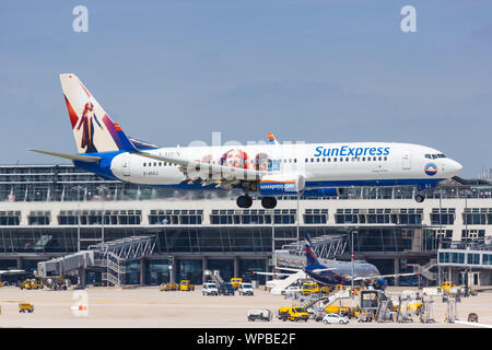 Stuttgart, Allemagne - le 23 mai 2019 : SunExpress Boeing 737 avion à l'aéroport de Stuttgart (STR) en Allemagne. Banque D'Images