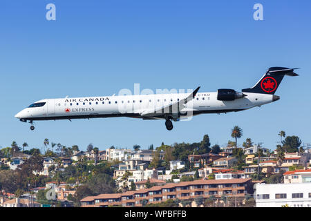 San Diego, États-Unis - 13 Avril 2019 : Air Canada Express Bombardier CRJ-700 avion à l'aéroport de San Diego (SAN) aux États-Unis. Banque D'Images