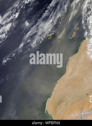 De sable et de poussière du Sahara souffle sur les îles Canaries, le 28 avril 2010. Par la NASA/Jeff Schmaltz/DPA Banque D'Images