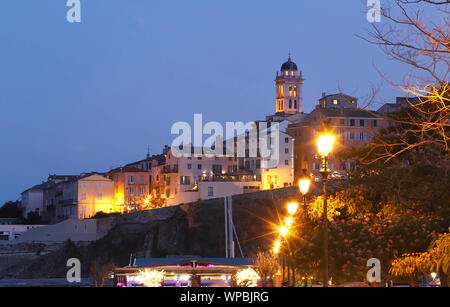 Vue de nuit à Bastia Centre de la vieille ville . Bastia est deuxième ville de Corse, France, Europe. Banque D'Images